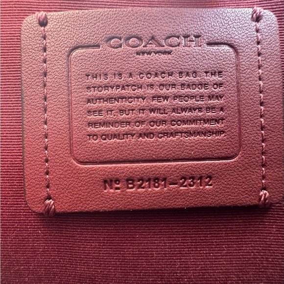 Authentic Coach Bucket Bag with matching wallet - Picture 3 of 14